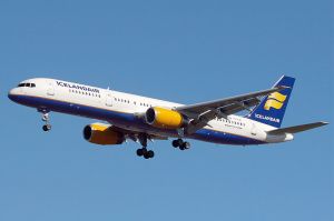 800px-Icelandair_Boeing_757-256_Wedelstaedt